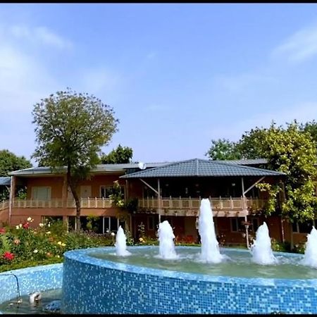 古尔冈Aravali Hill View Estate别墅 外观 照片