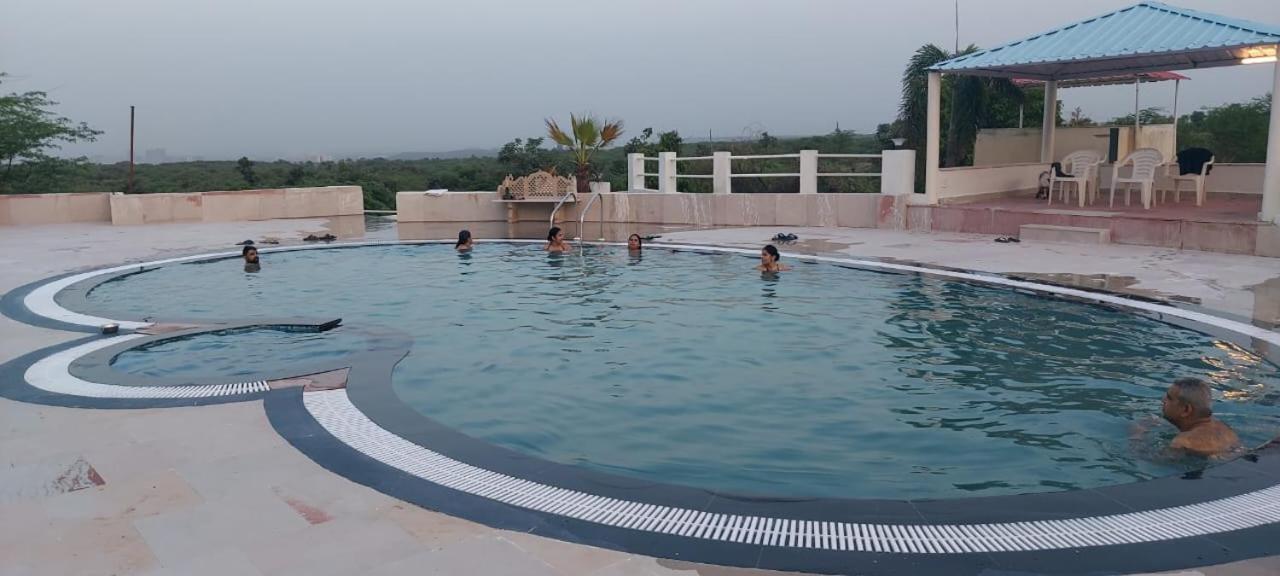 古尔冈Aravali Hill View Estate别墅 外观 照片