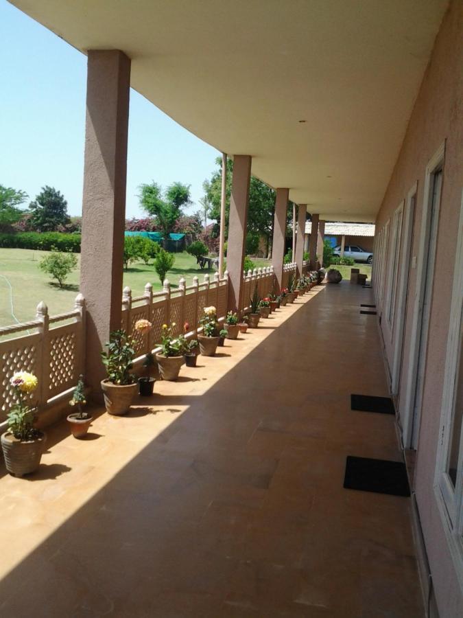 古尔冈Aravali Hill View Estate别墅 外观 照片